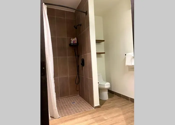 Apartment 3e-spacious 2 Bedroom In Oakland, Sleeps 8